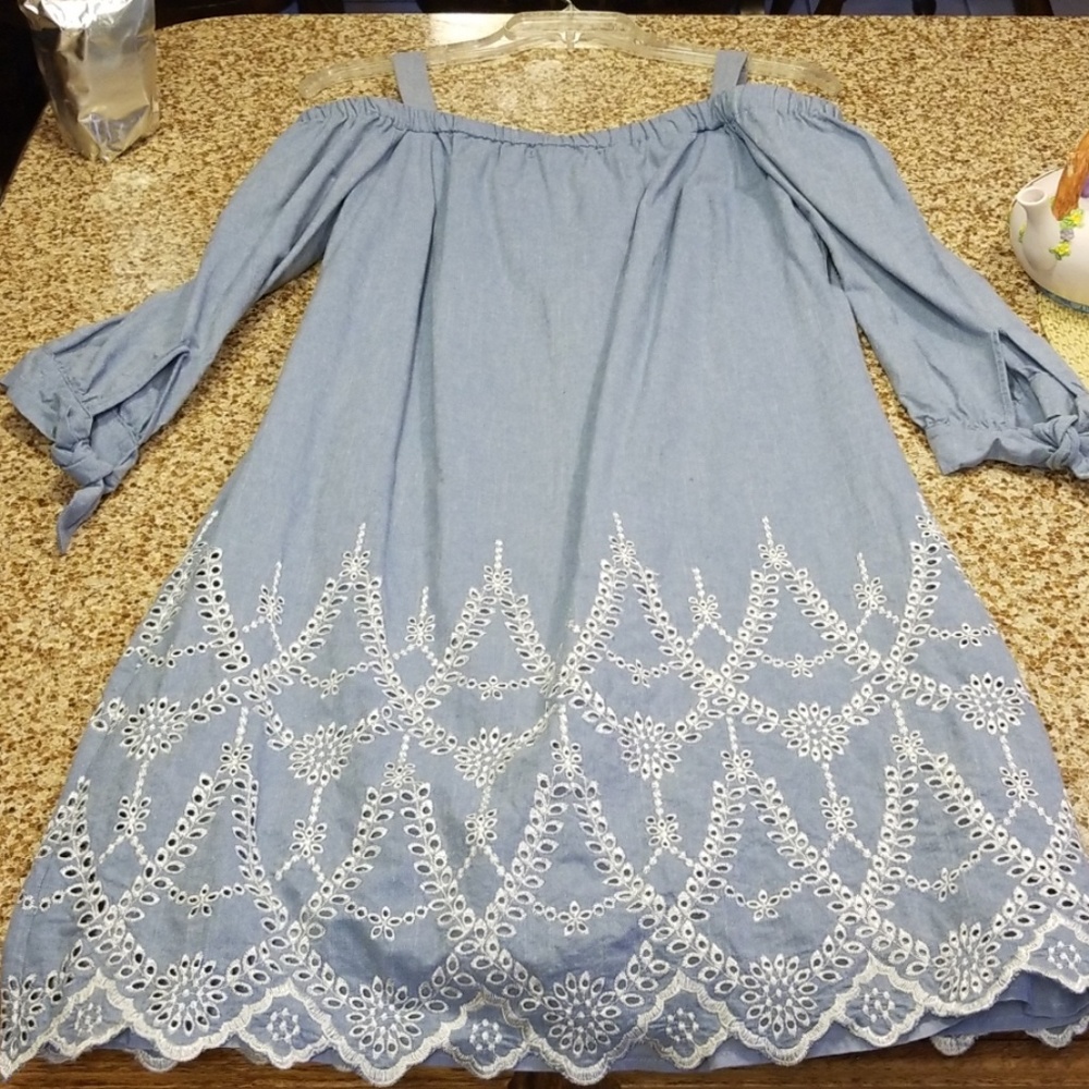 Jessica Howard off the shoulder shift dress
